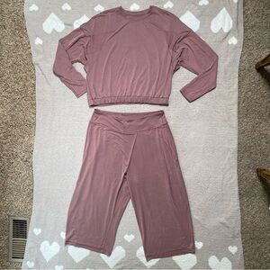 Women’s Lululemon Size 12 Comfy Mauve Dropped Shoulder Wide Leg Cropped Set